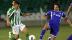 Sergio, del Real Betis, y Yusupov, del Dínamo de Moscú, en una jugada del partido amistoso