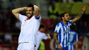 Álvaro Negredo se lamenta en una jugada ante la Real Sociedad este sábado