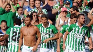 Los jugadores del Betis celebran el gol de Rubén Castro frente al Celta