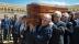Personalidades del mundo del toro han llevado a hombros el féretro de Pepe Luis Vázquez por la Real Maestranza de Sevilla