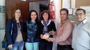 Miembros de Anfathi con docentes del CEIP San Fernando