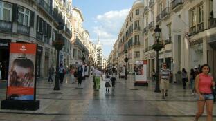 Unos paneles informan en calle Larios sobre el trabajo de Cáritas