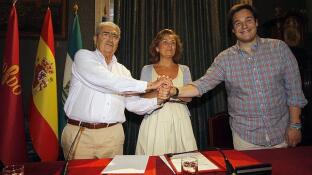 Firma del convenio del Ayuntamiento con la asociacion Entre Amigos