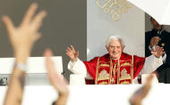 Fiesta en Cibeles para recibir al Papa