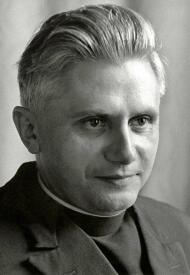 Benedicto XVI, una vida consagrada a Dios en imágenes