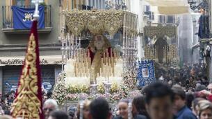 Impresionante procesión de palios en la capital granadina