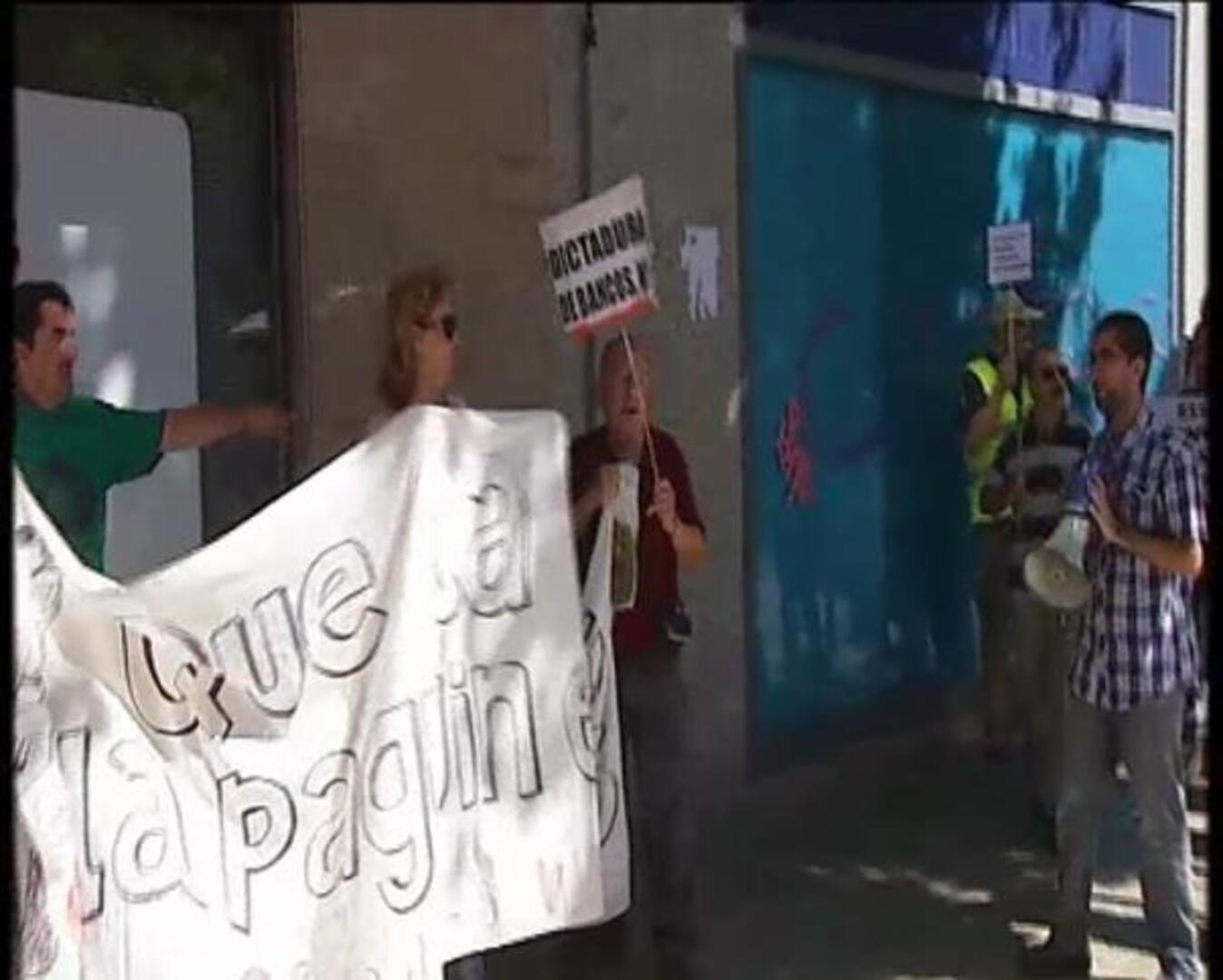 Indignados de Barcelona en contra de la banca