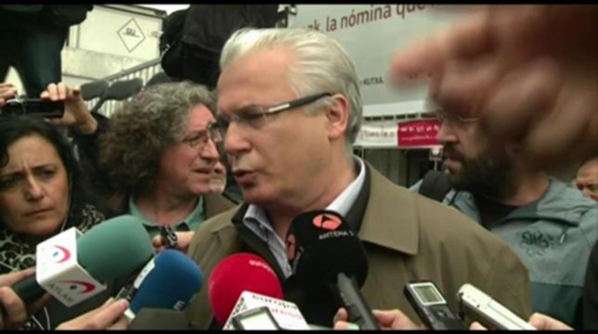 Garzón apoya a las víctimas del franquismo
