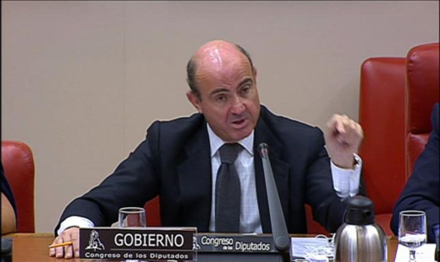 Pedir el rescate no es como "apretar un botón", según Luis de Guindos