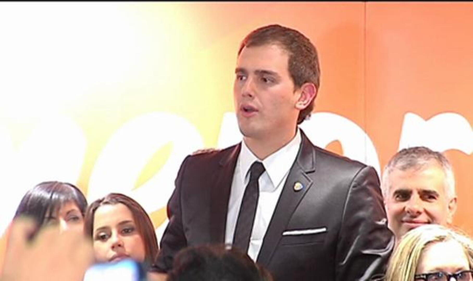 Ciutadans pide la dimisión de Mas tras su fracaso electoral 