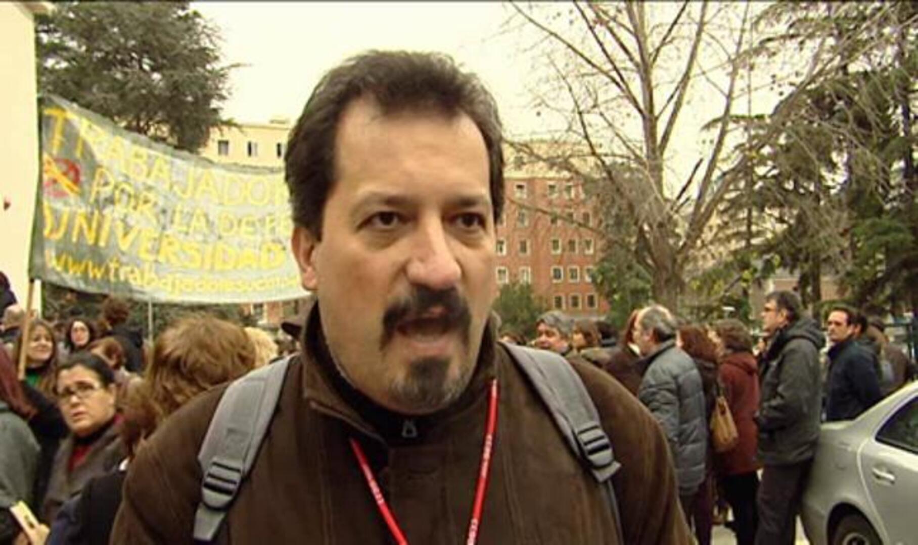 Los trabajadores de la Complutense protestan contra los presupuestos de 2012 que rebaja su sueldo