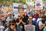 Muñecos con la cara de Boris Johnson y cientos de pancartas para defender la democracia: así están siendo las protestas del Reino Unido 