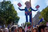 Muñecos con la cara de Boris Johnson y cientos de pancartas para defender la democracia: así están siendo las protestas del Reino Unido 